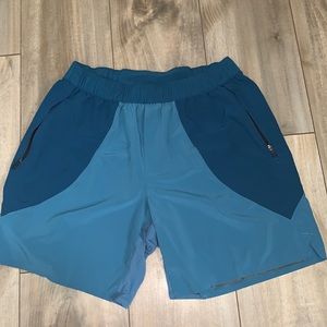 Men’s lululemon two toned blue shorts